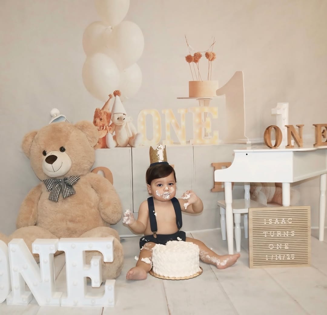 This is ONE!🧸🎂