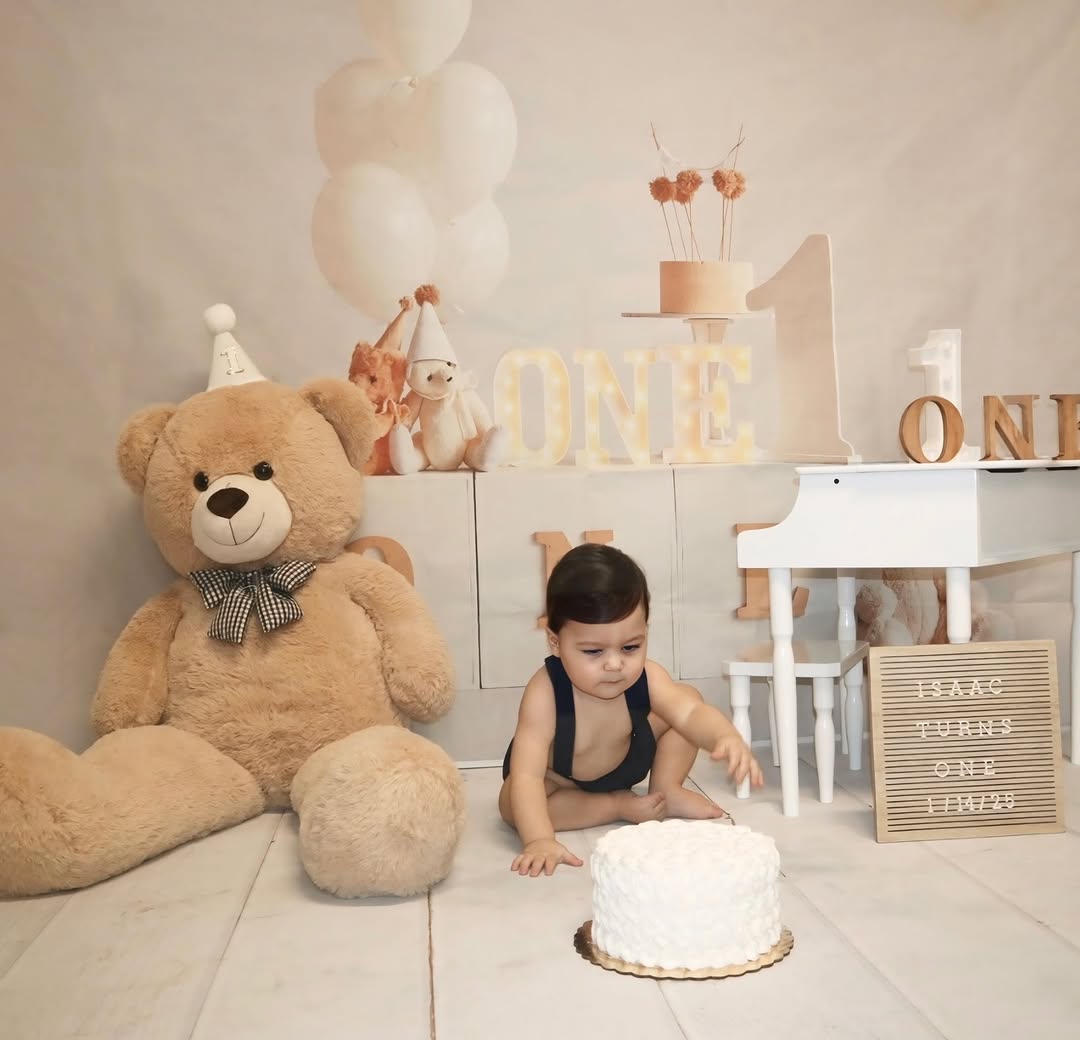 This is ONE!🧸🎂