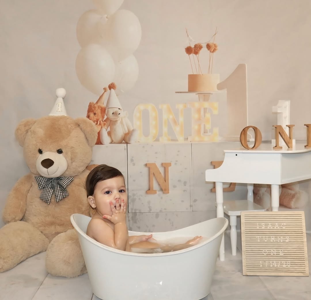 This is ONE!🧸🎂