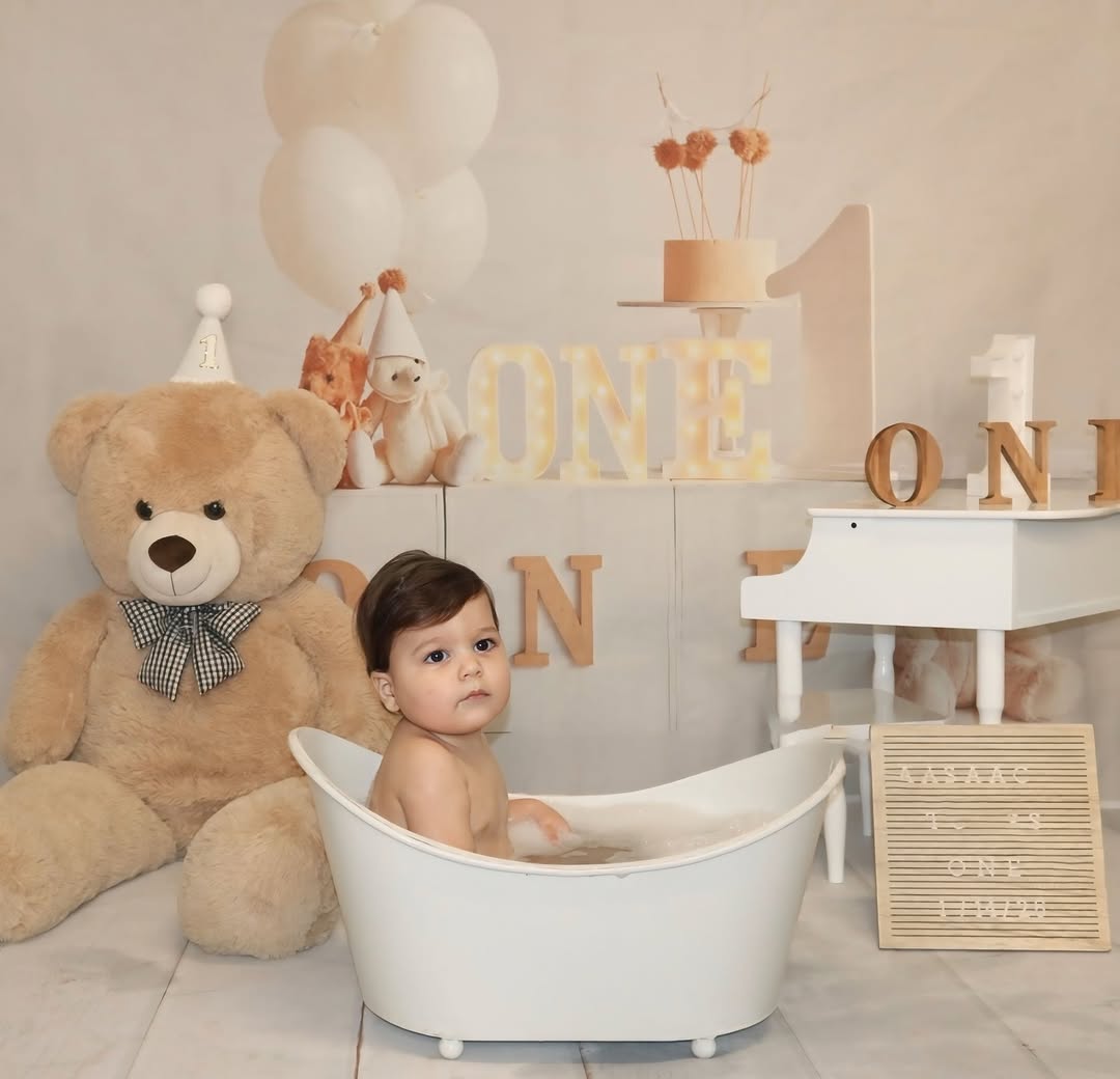 This is ONE!🧸🎂