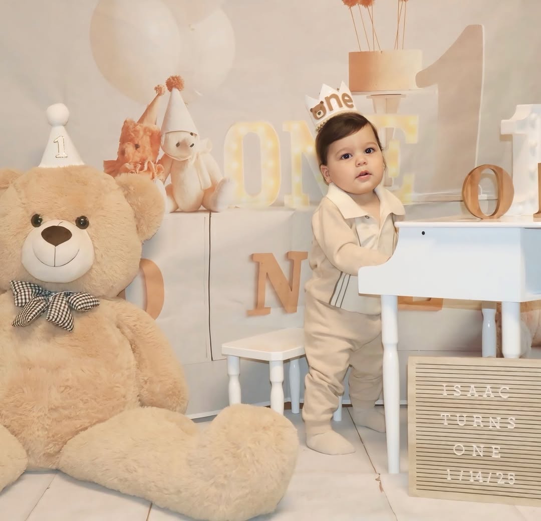 This is ONE!🧸🎂